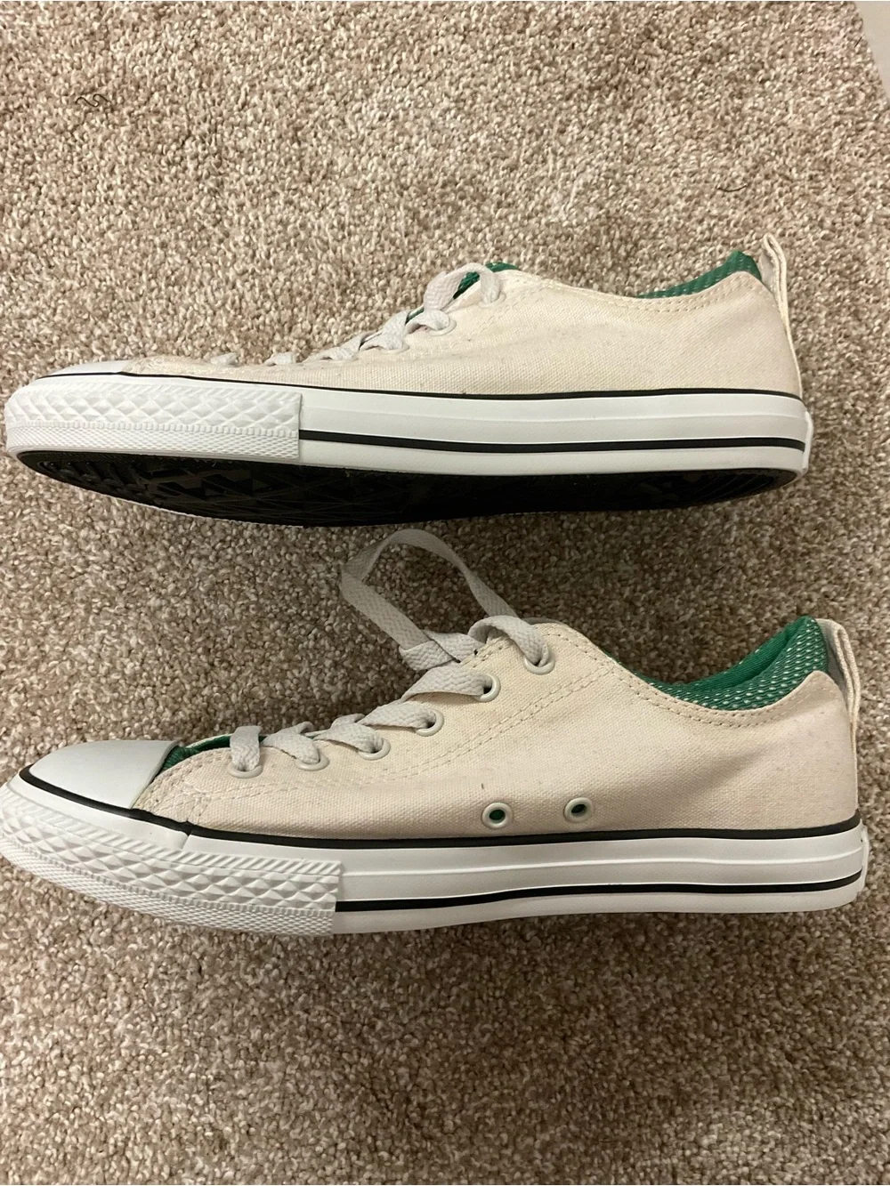Converse Juniors Low Top Sneakers in Cream with Green Details